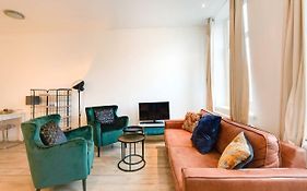 Luxurious Canalview Apt With Patio City Centre